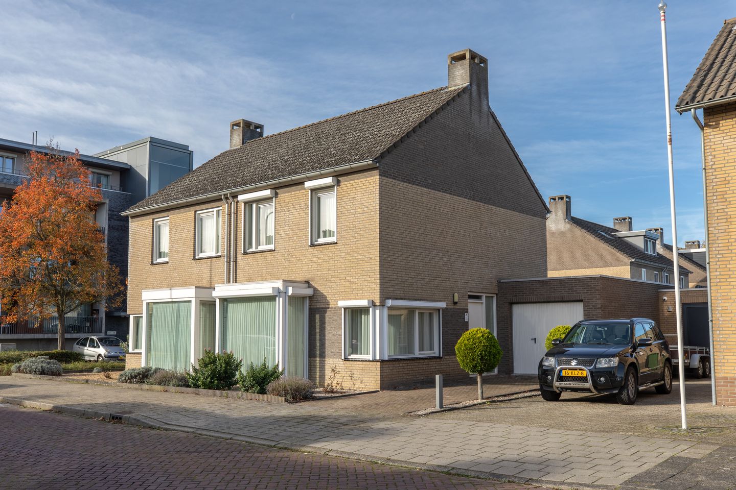 Photo 1 of Emmausstraat 36