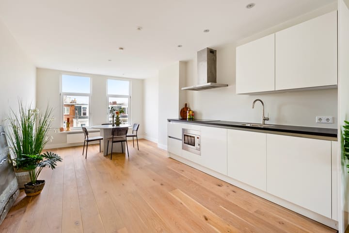 Photo 2 of Admiraal De Ruijterweg 158-4