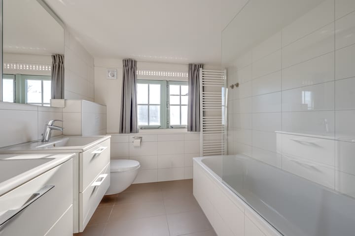 Photo 34 of Branding 17