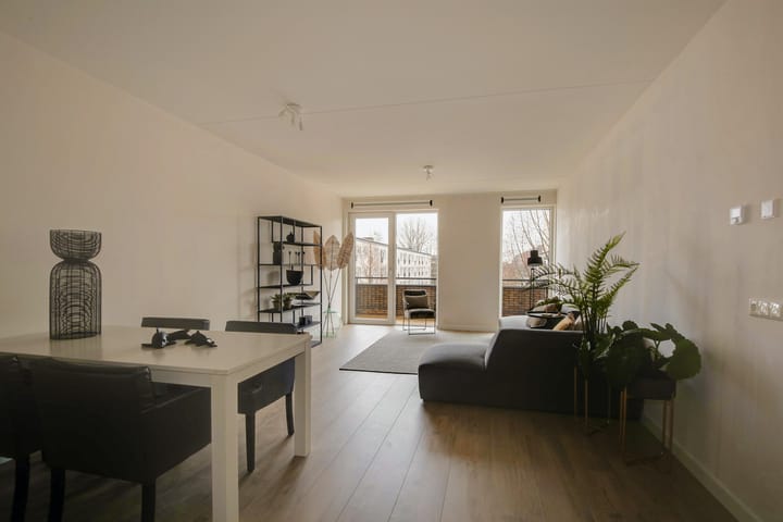 Photo 10 of Jan Tooropstraat 3-B