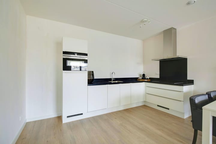 Photo 11 of Jan Tooropstraat 3-B