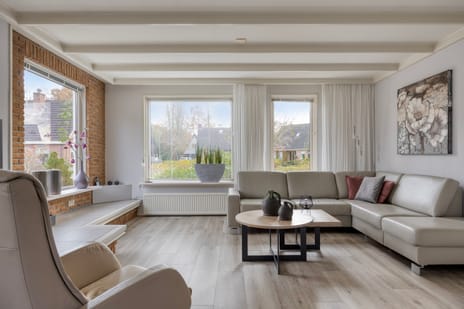 Erica 2 tertiary image