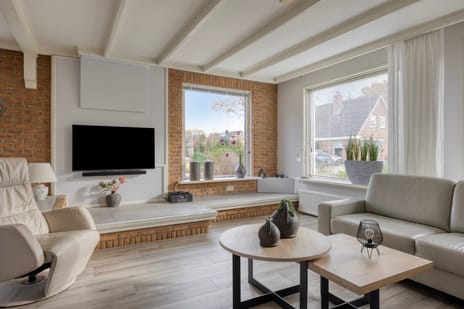 Erica 2 secondary image