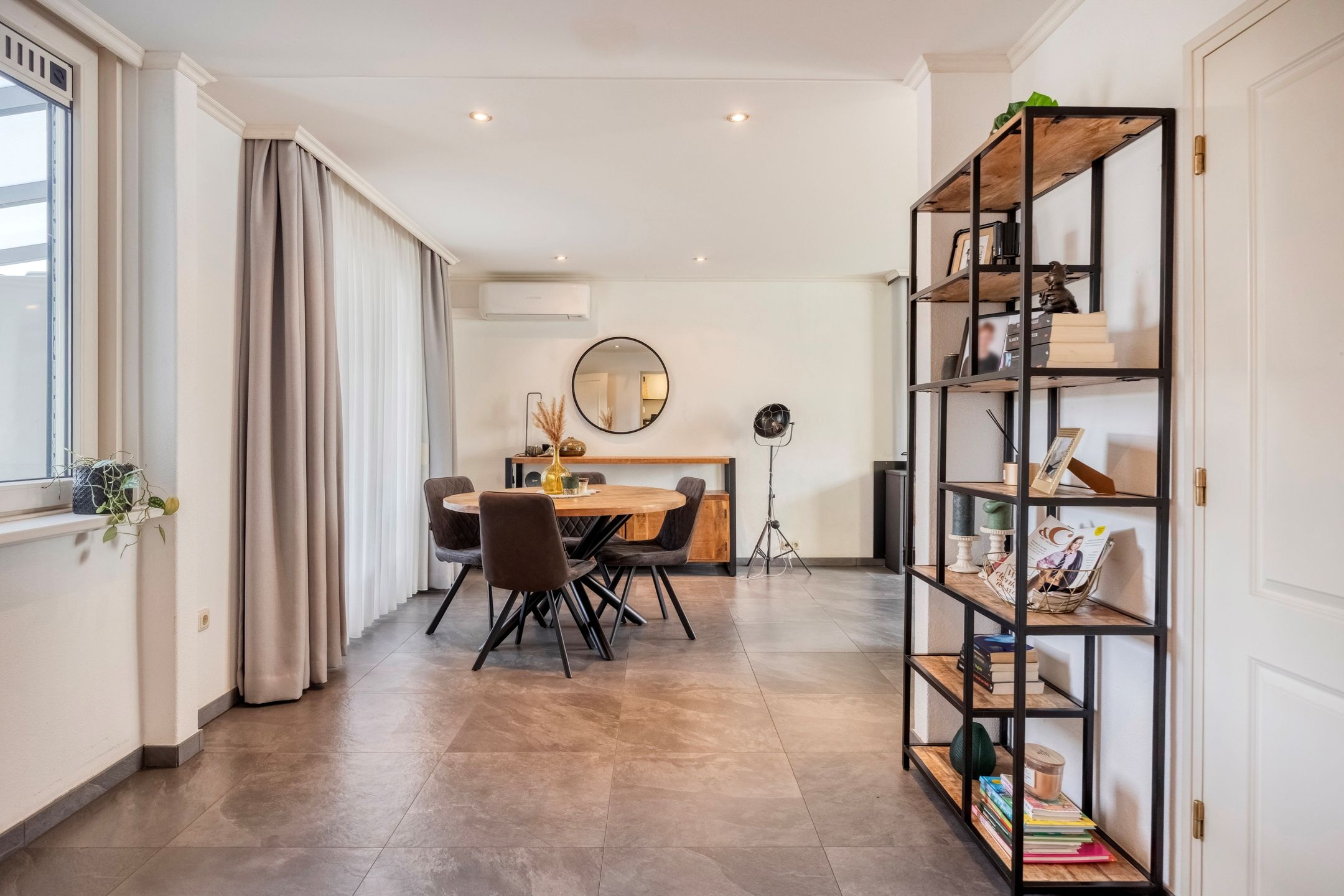 Foto 6 van Bernhardlaan 1