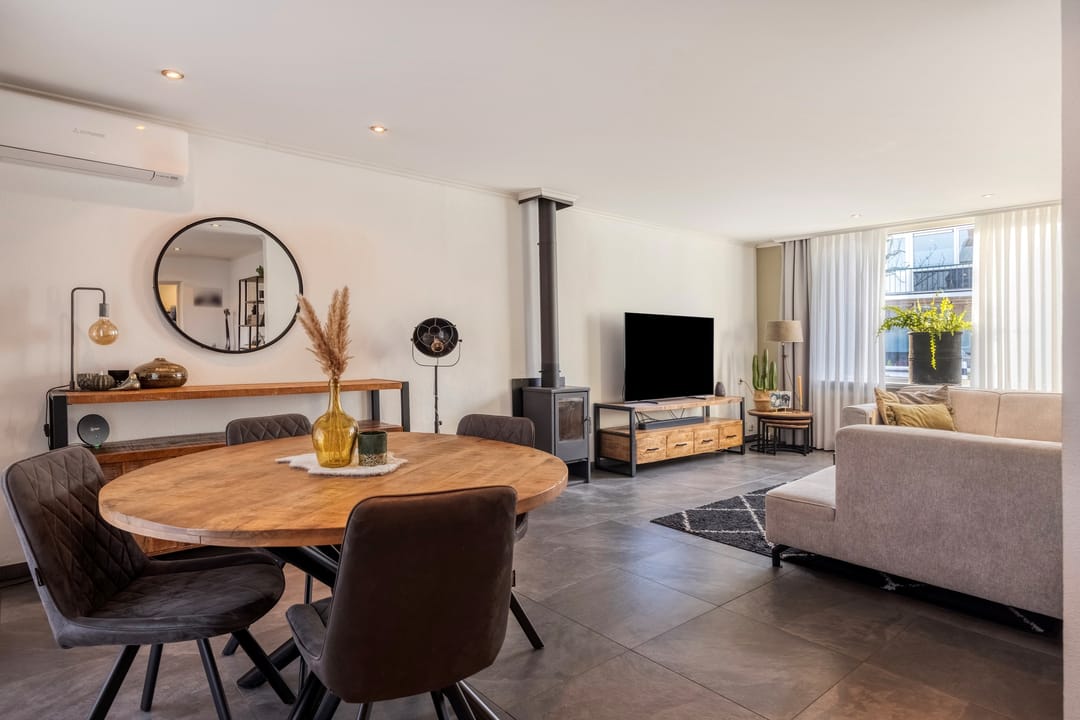 Foto 8 van Bernhardlaan 1