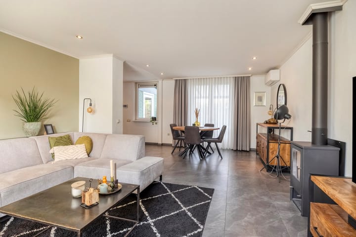 Foto 12 van Bernhardlaan 1