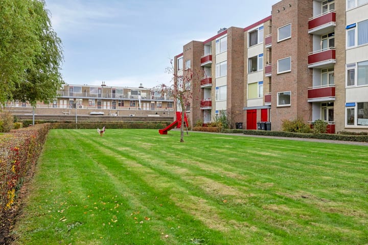 Foto 35 van Plutolaan 148