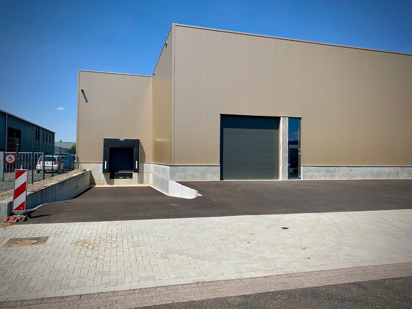 View photo 4 of Edisonweg 23