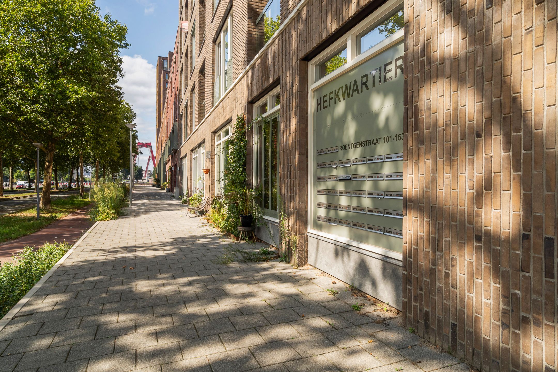 Photo 36 of Roentgenstraat 111