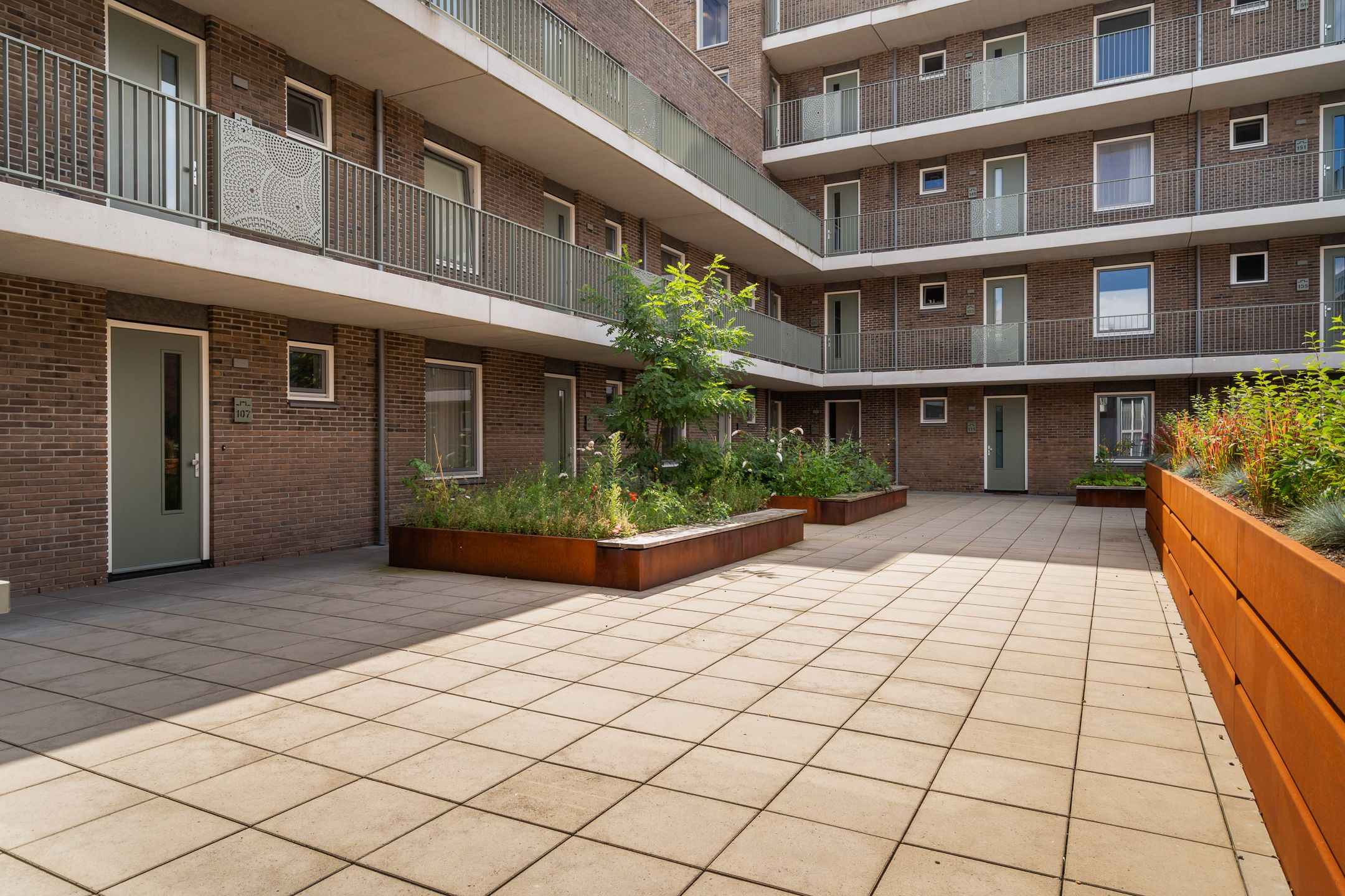 Photo 39 of Roentgenstraat 111