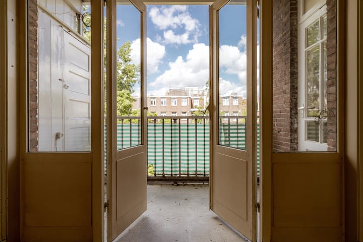 Photo 10 of Van Kinsbergenstraat 20-3