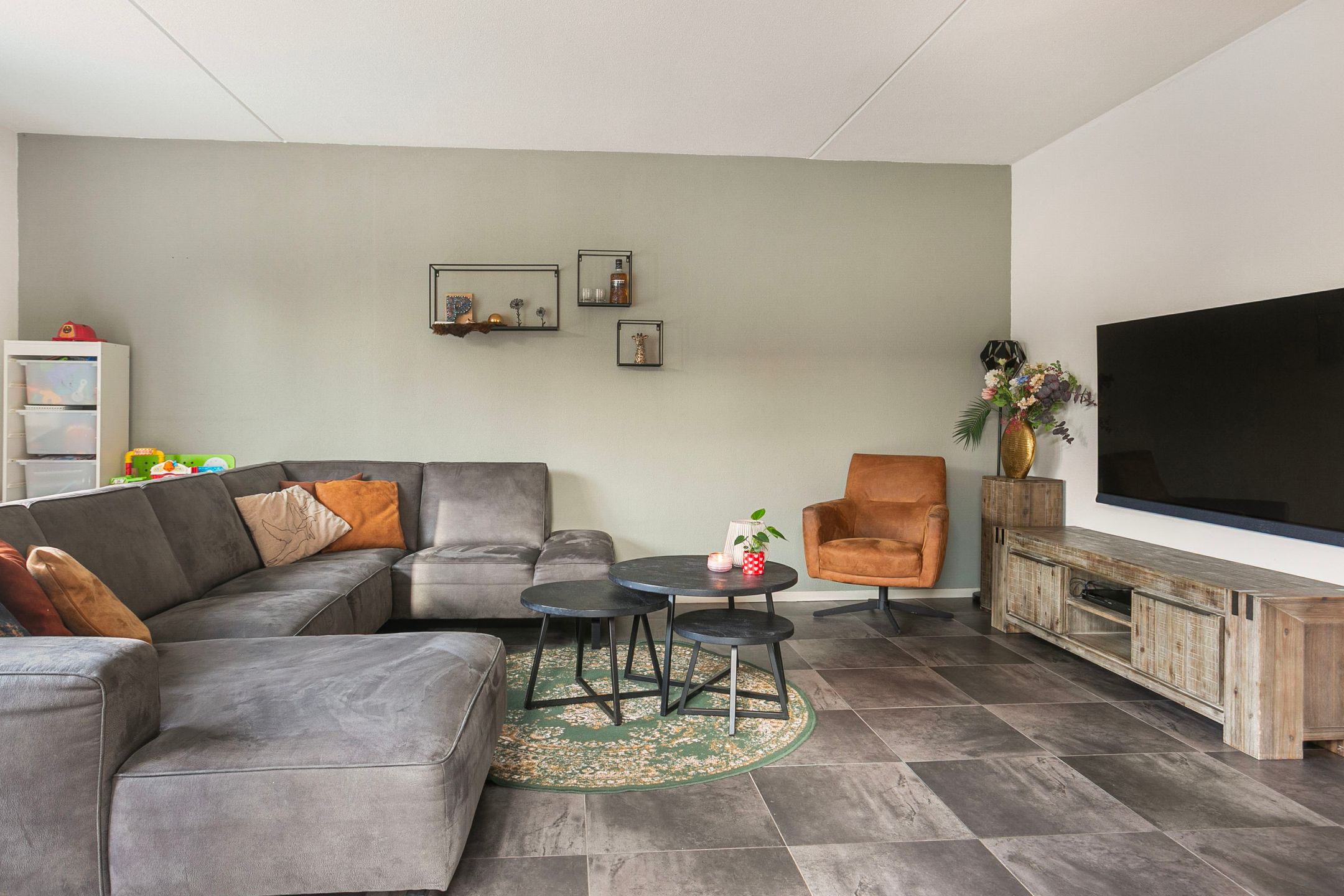 Photo 3 of Black Alicante 116