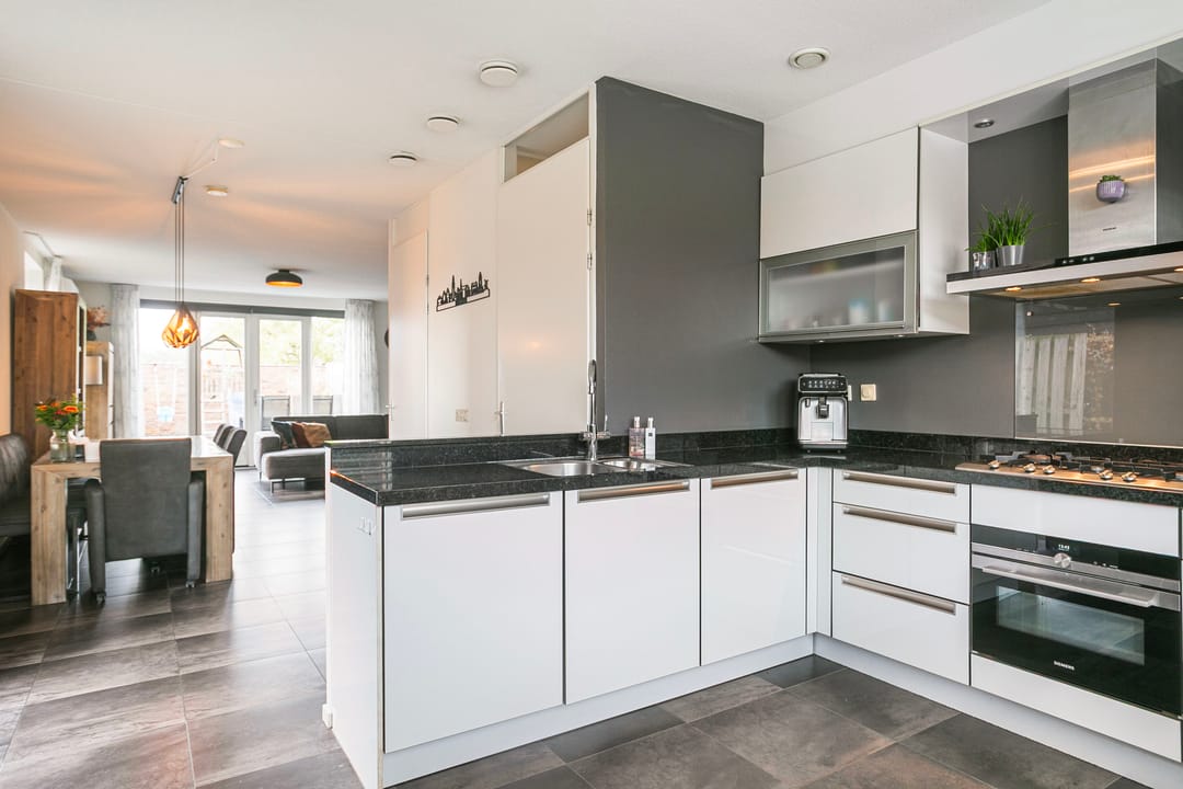 Photo 7 of Black Alicante 116