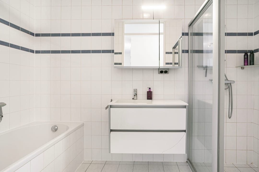 Photo 17 of Black Alicante 116