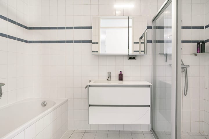 Photo 17 of Black Alicante 116