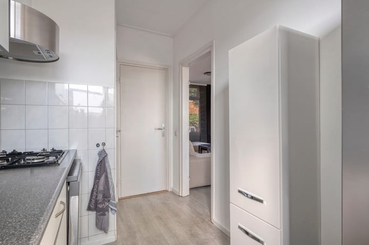 Photo 6 of Woeringenstraat 67