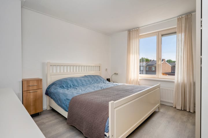 Photo 13 of Woeringenstraat 67