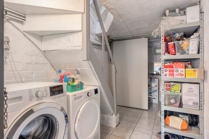 Photo 18 of Woeringenstraat 67