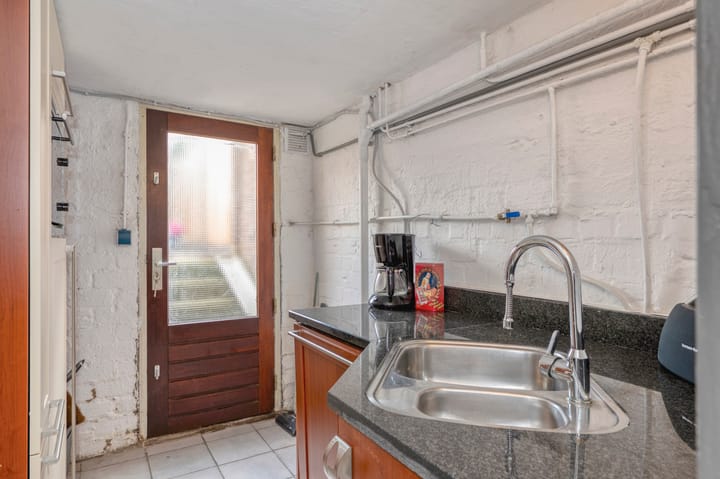 Photo 19 of Woeringenstraat 67