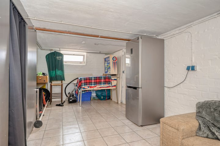 Photo 21 of Woeringenstraat 67