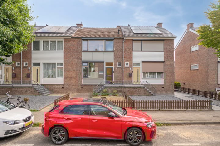 Photo 22 of Woeringenstraat 67