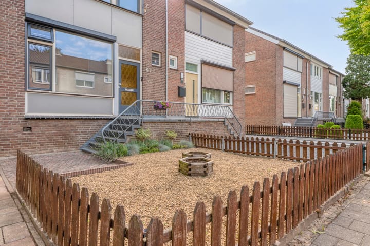 Photo 24 of Woeringenstraat 67