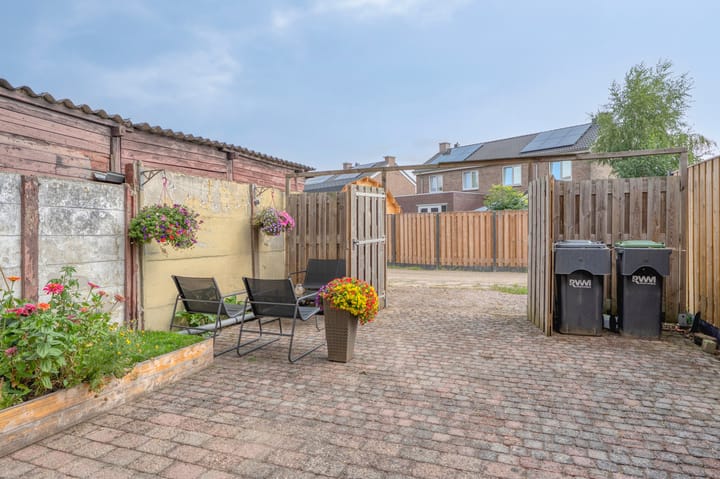 Photo 25 of Woeringenstraat 67