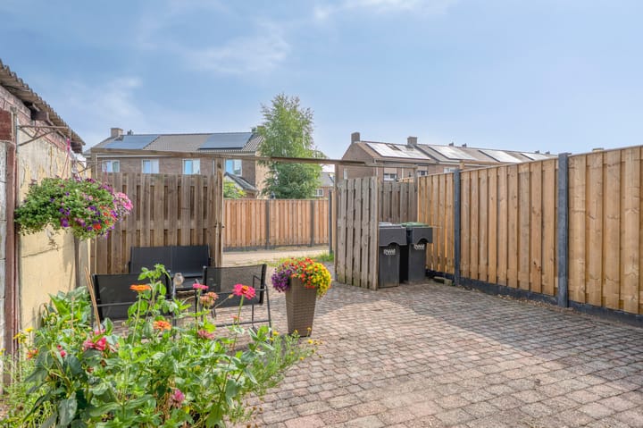 Photo 26 of Woeringenstraat 67