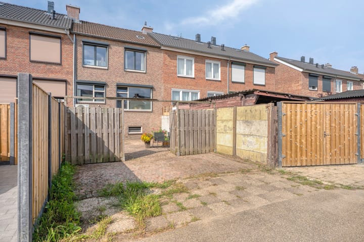 Photo 27 of Woeringenstraat 67