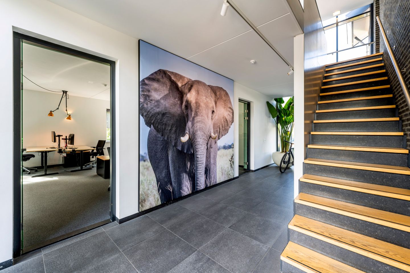 View photo 2 of Amstelzijde 85-A