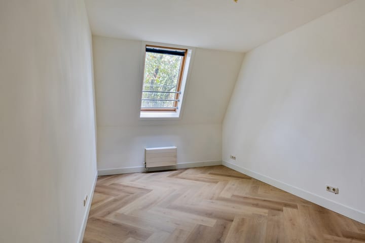 Photo 14 of Prof. Lorentzlaan 1-E