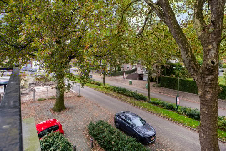 Photo 18 of Prof. Lorentzlaan 1-E