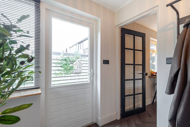 Photo 18 of Oranjestraat 41