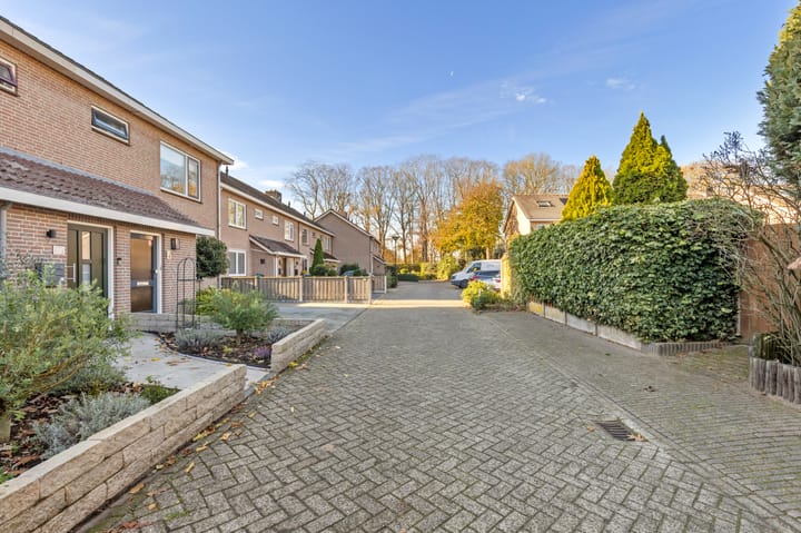 Photo 44 of Lage Made 7