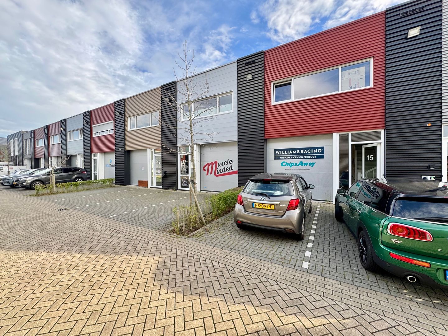 Bekijk foto 2 van Rentmeesterstraat 15