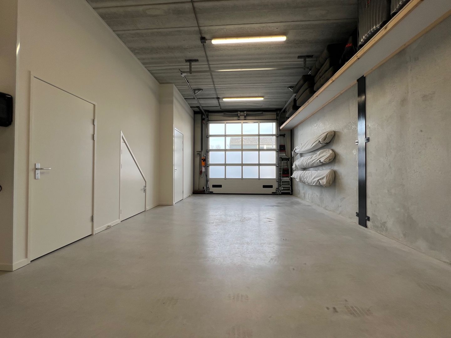 View photo 2 of Lelystraat 60-h