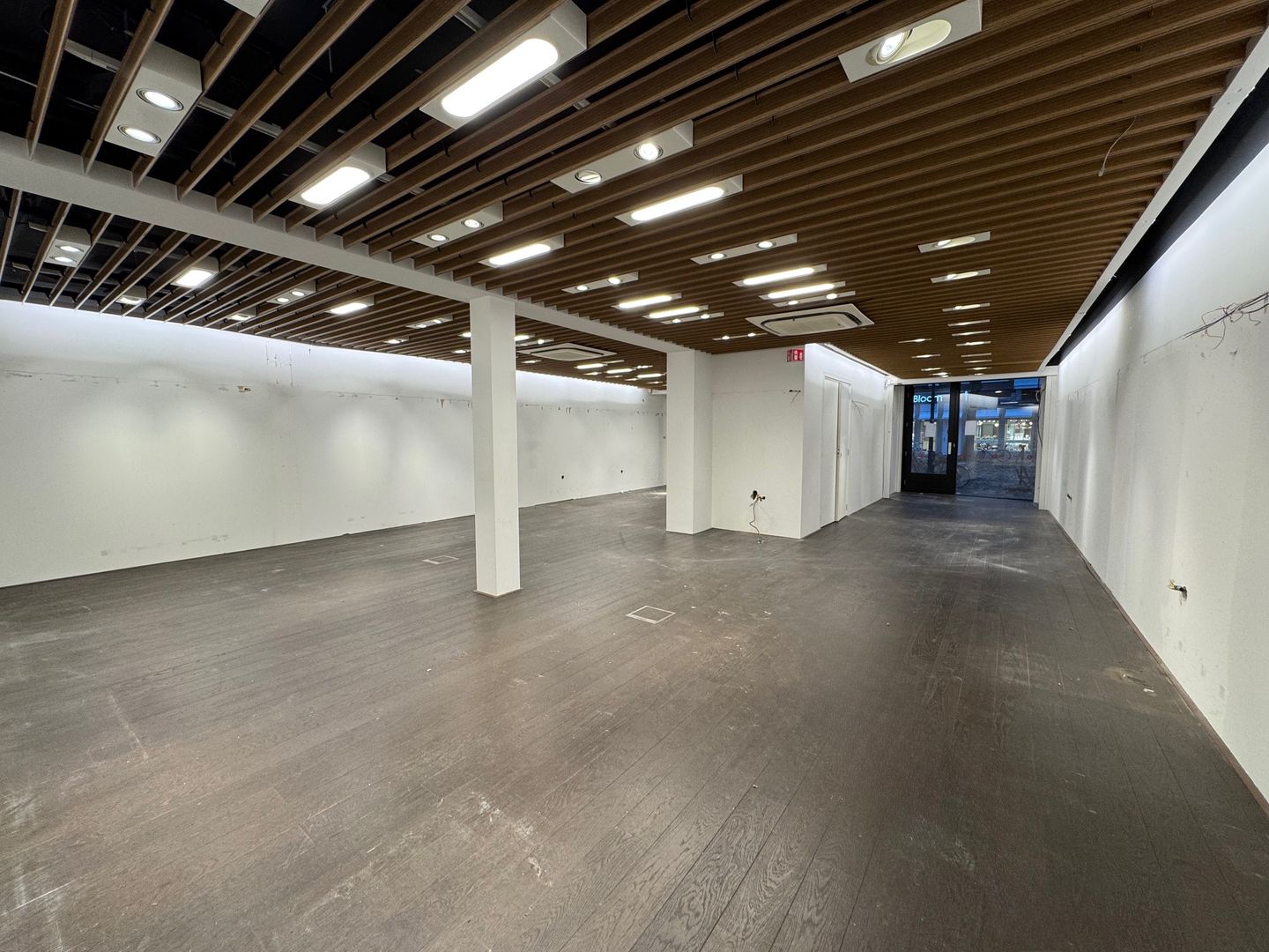 View photo 5 of Brabantse Turfmarkt 63-65