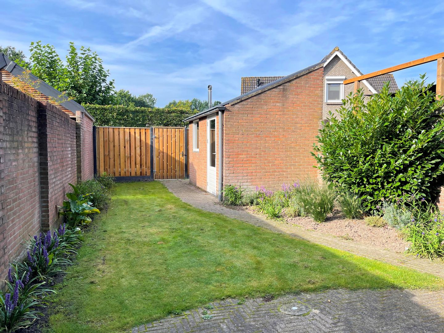 Photo 19 of Distel 30