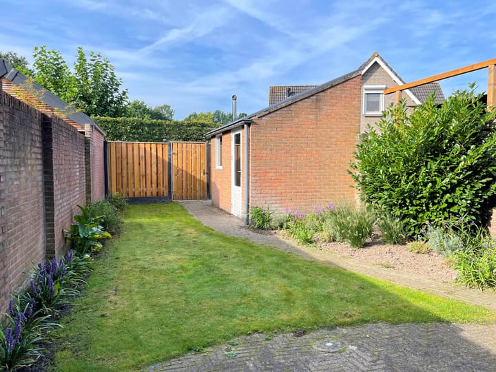 Photo 19 of Distel 30