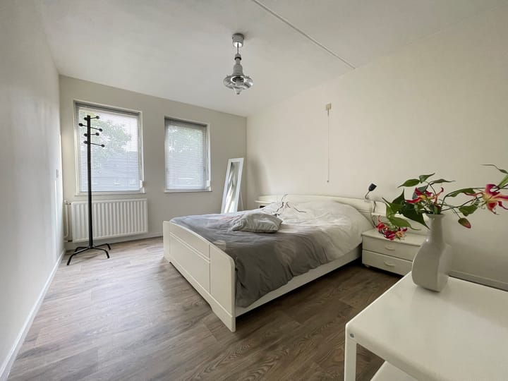 Photo 13 of Distel 30