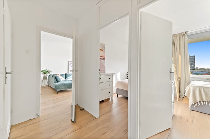 Photo 12 of Albertine Agneslaan 370