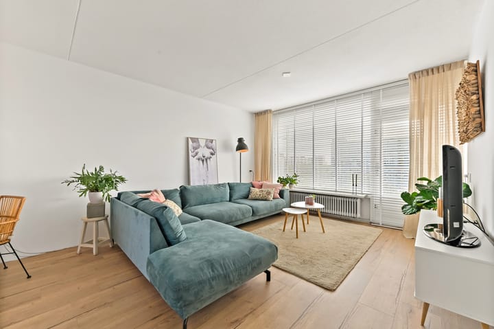 Photo 2 of Albertine Agneslaan 370