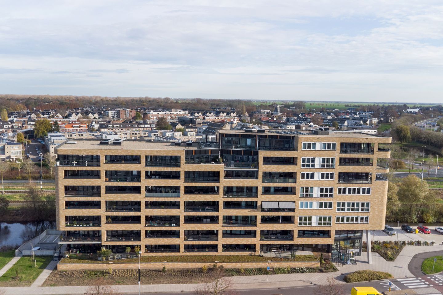 Photo 44 of Aziëlaan 675