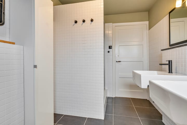 Foto 25 van Leenherenstraat 9