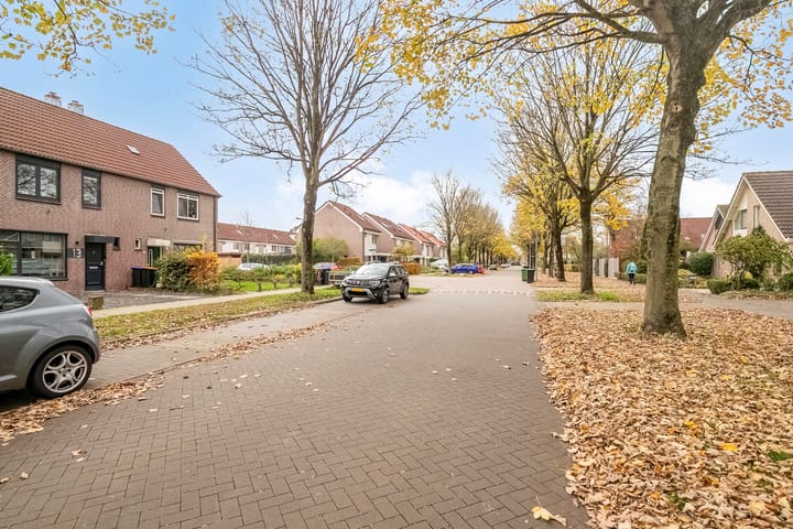 Photo 4 of Almereweg 13