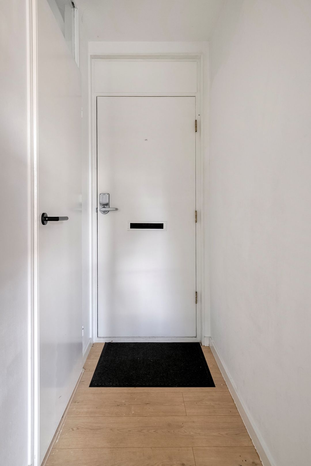 Photo 8 of Almereweg 13