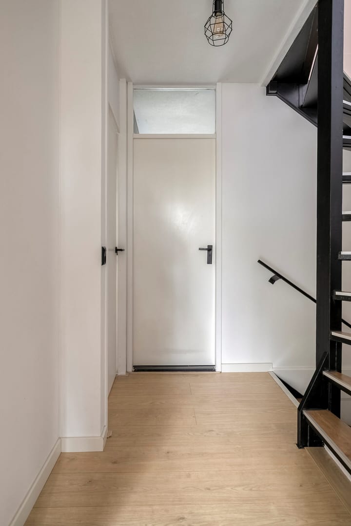 Photo 18 of Almereweg 13