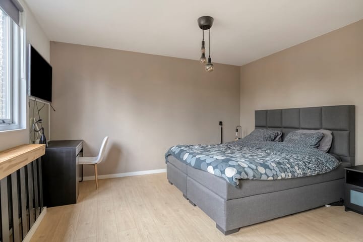 Photo 20 of Almereweg 13