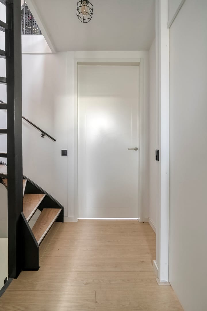 Photo 19 of Almereweg 13