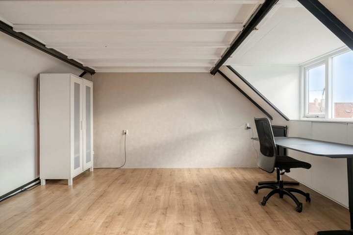 Photo 31 of Almereweg 13